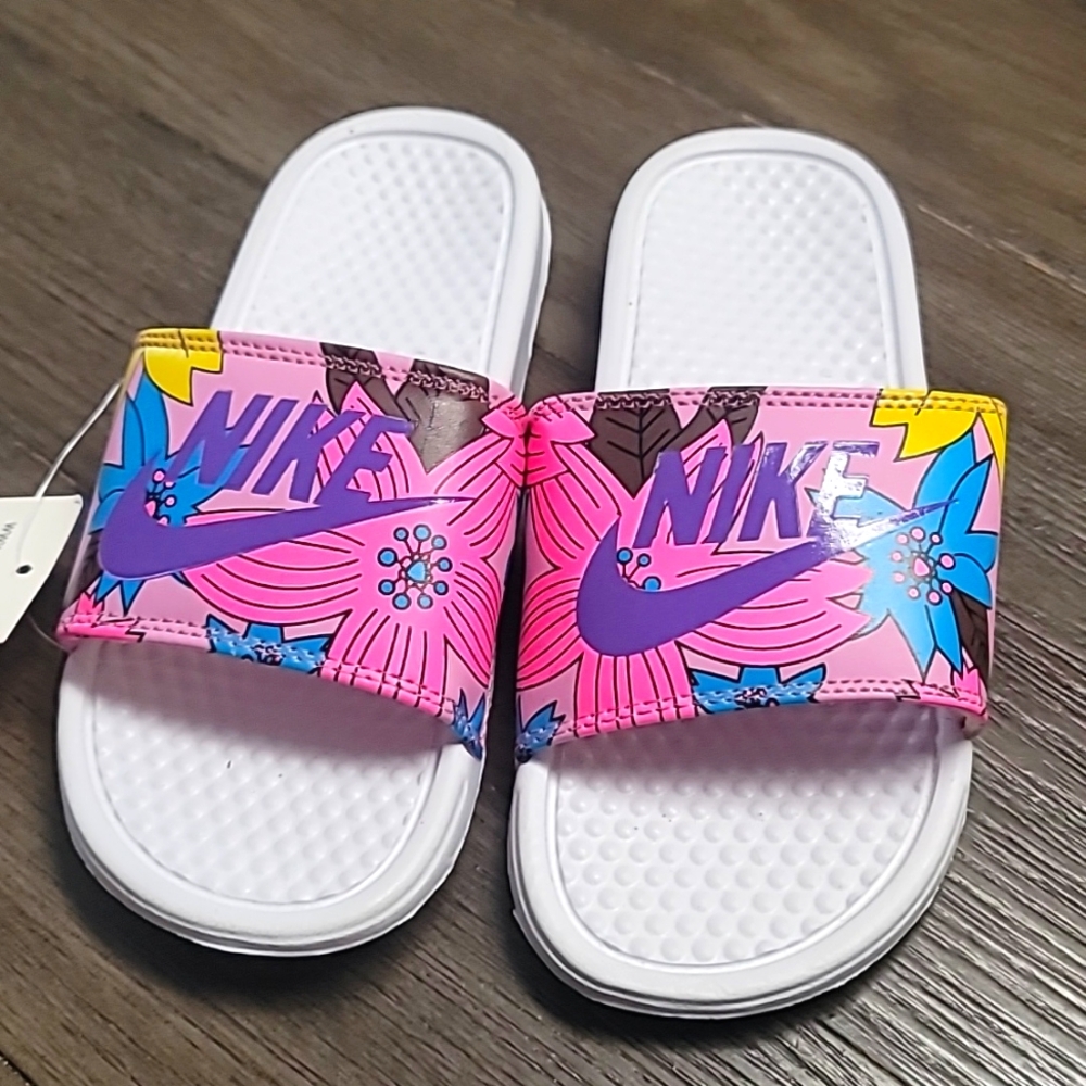 🎉New🎉 Womens Nike Slides - Sandals